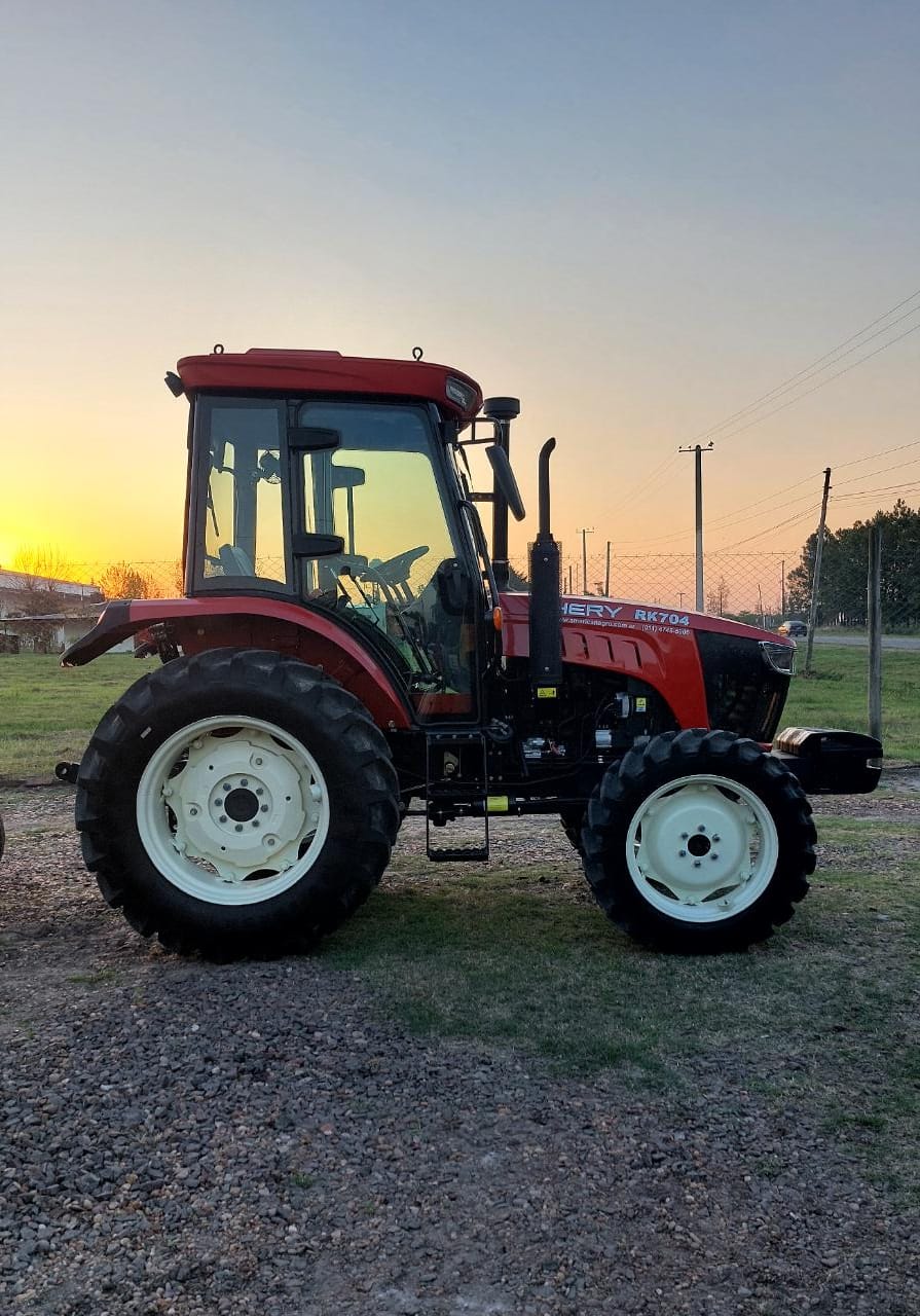 TRACTOR AGRÍCOLA RK704-C